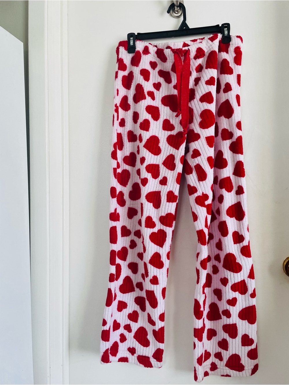 Faded Glory White Lounge Pants with Red Heart Print